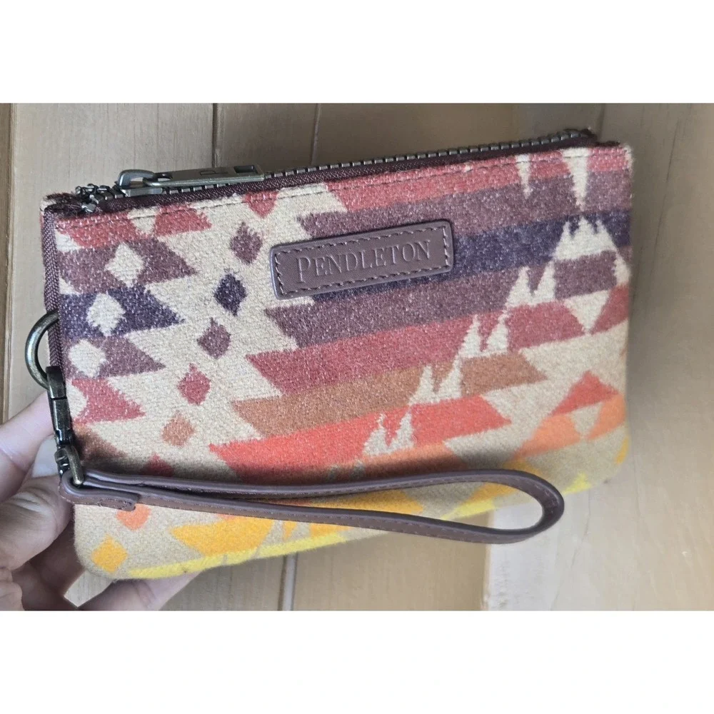 Pendleton Three Pocket Wool Leather Wristlet Southwestern Aztec Print NWOT